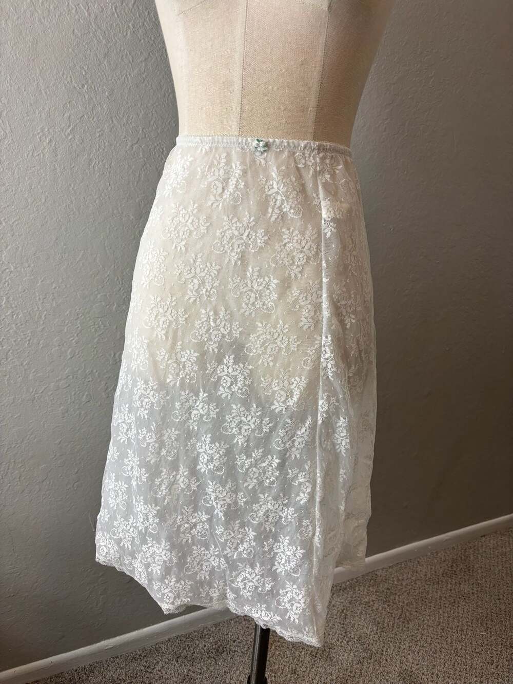 Vintage Olga Young Romantic Style 964T White Floral Lace Half Slip